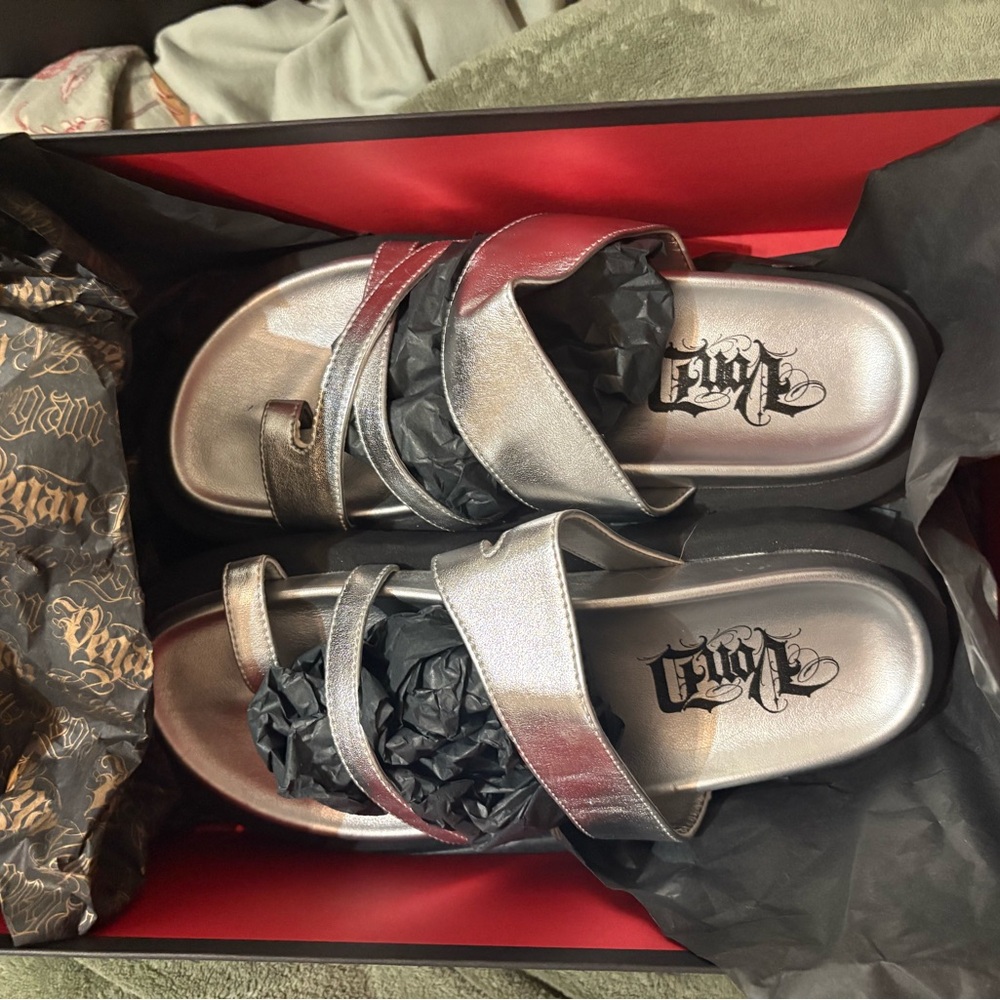 Kat Von D exodus sandals in silver size 7 new and unused.